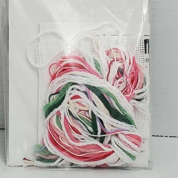 DIMENSIONS Needlepoint (FRIENDS, ROSES in Lace) - Picture 7 of 11